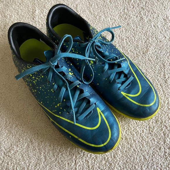 indoor soccer shoes size 7.5
